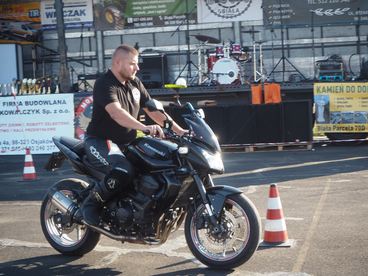 Zakończenie sezonu motocyklowego w Białej pod Wieluniem z udziałem prawie 800 motocyklistów 